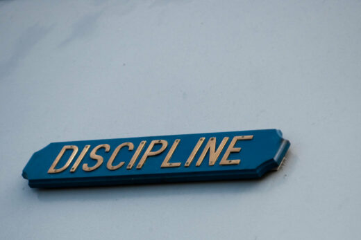 sign says "discipline"